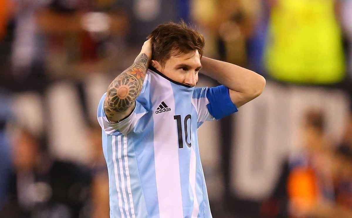 梅西在法国队比赛中出色防守，问鼎冠军引发热议！