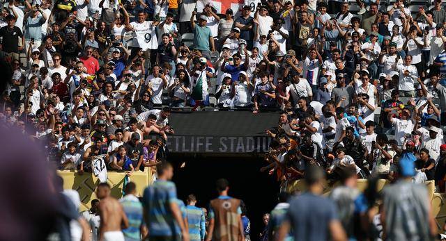 JackeyLove遭遇十连败，巴黎圣日耳曼教练面临压力！