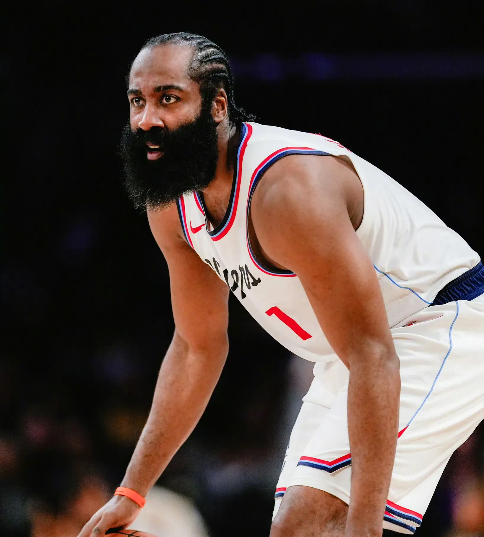 包含哈登重返赛场，表现优异首场状态出色，拜仁观众沸腾！的词条