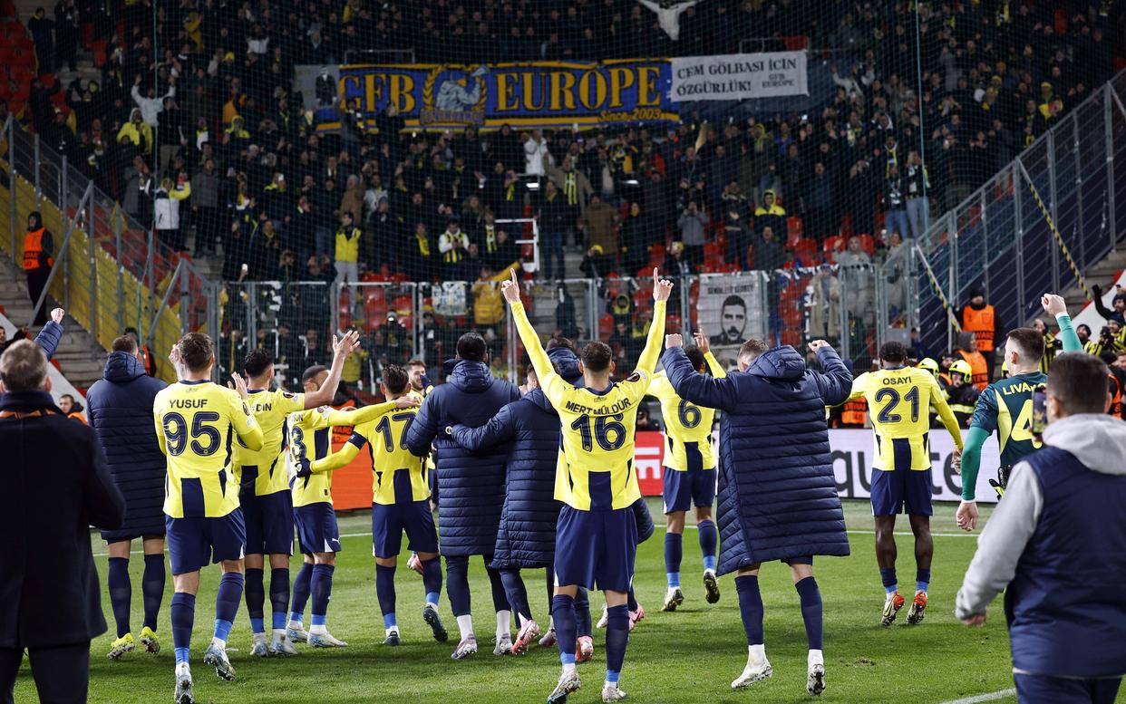 詹姆斯赛后谦逊发言登热搜，费内巴切绝杀巴塞罗那引发热议的简单介绍